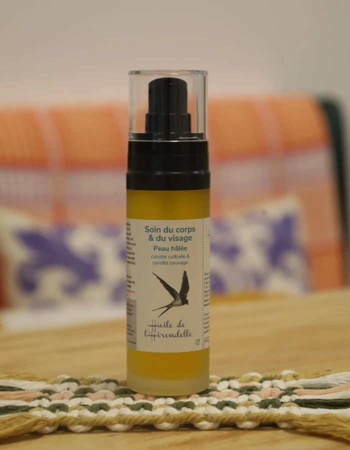 Huile corps et visage peau hâlée